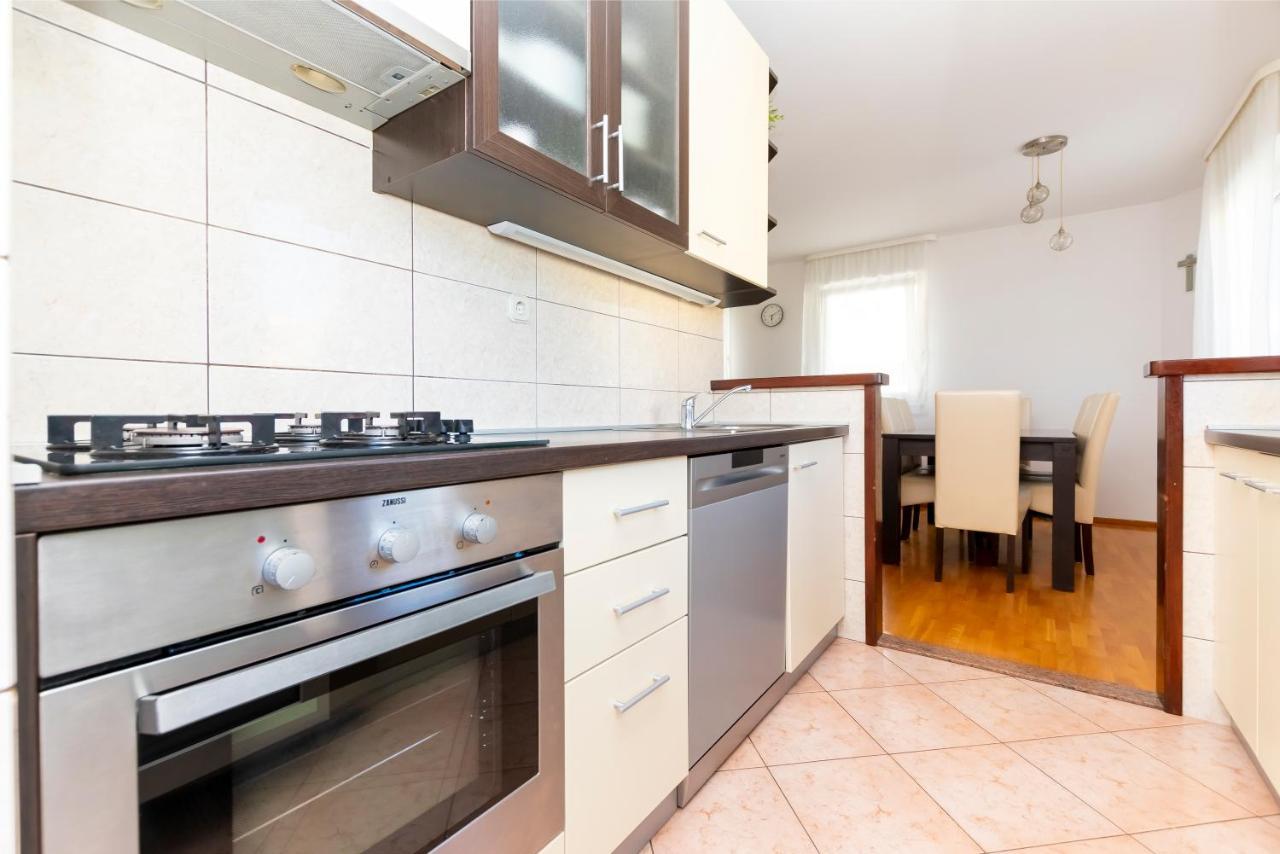 Apartment Pepalo,Omis Free Parking 外观 照片