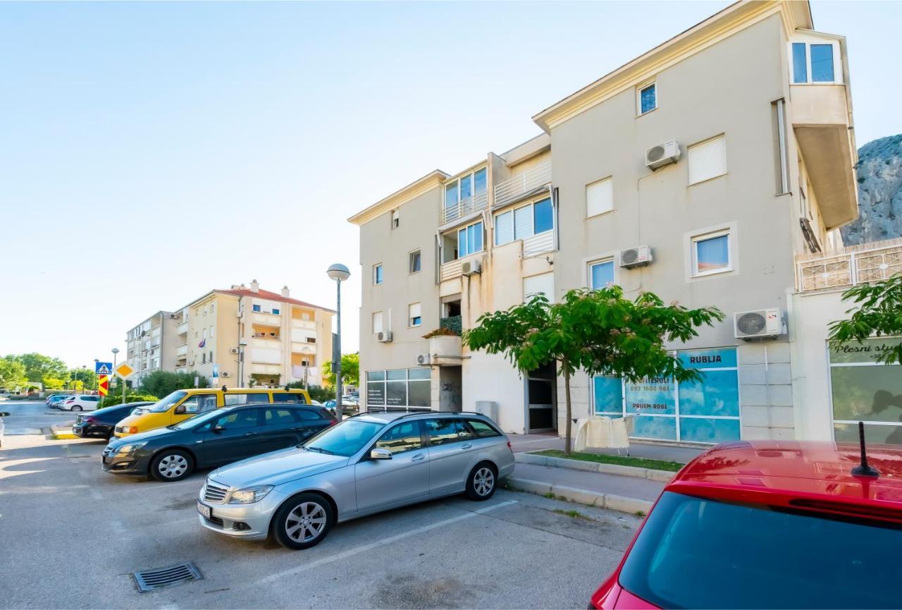 Apartment Pepalo,Omis Free Parking 外观 照片