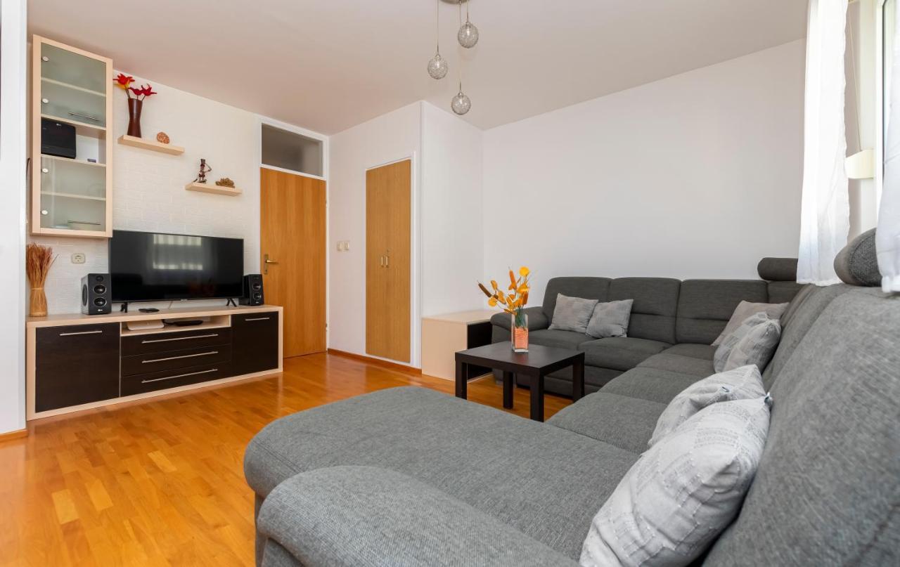 Apartment Pepalo,Omis Free Parking 外观 照片